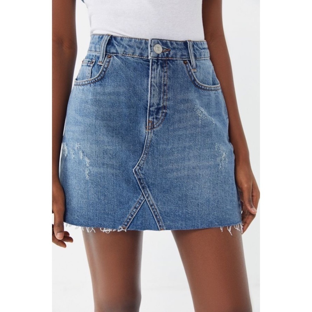 UO BDG denim mini skirt S cotton Urban Outfitters short overlap stitch raw hem